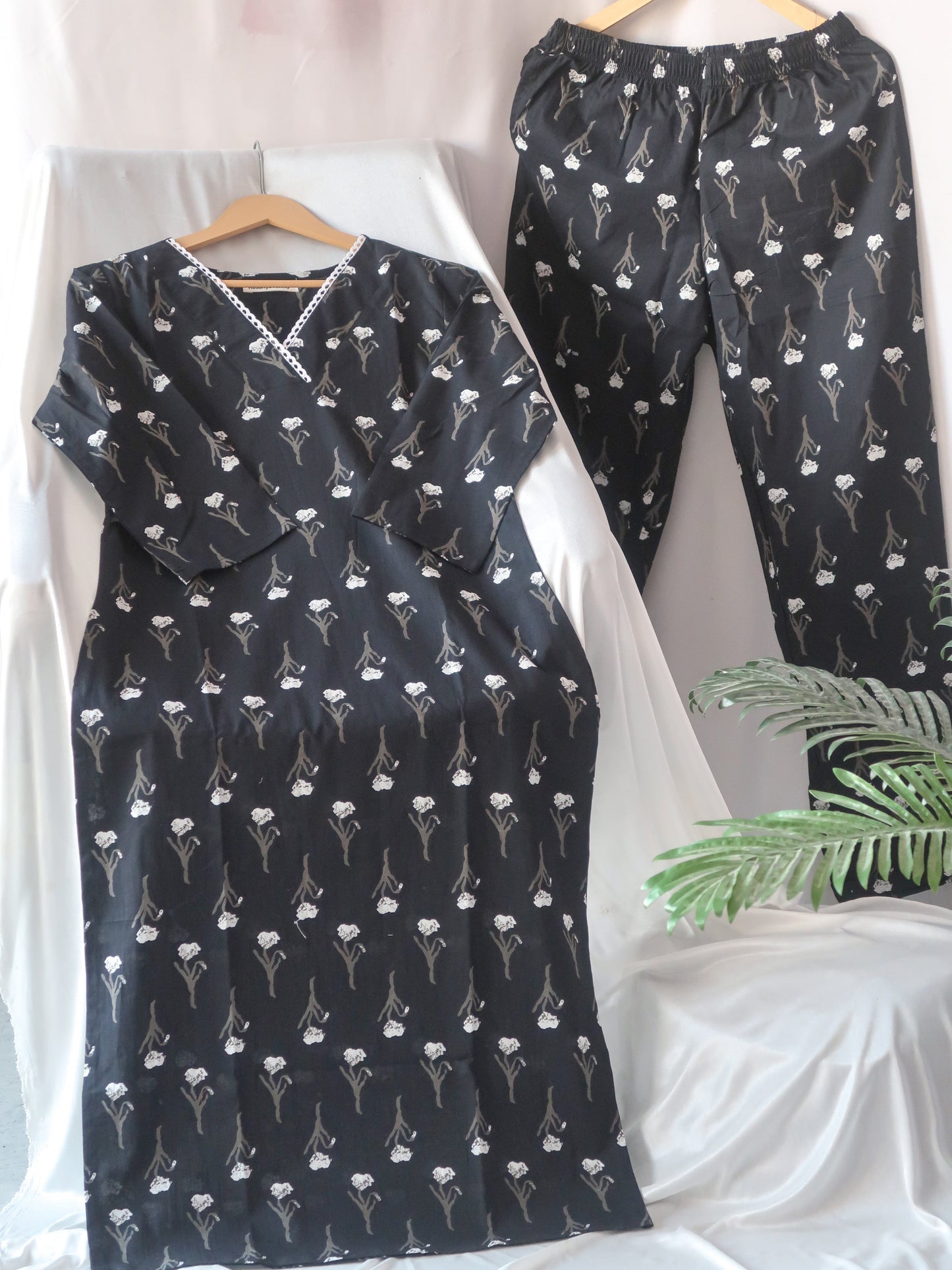 Black Tulip Slim Fit Suit Set - Sukoon 11.0